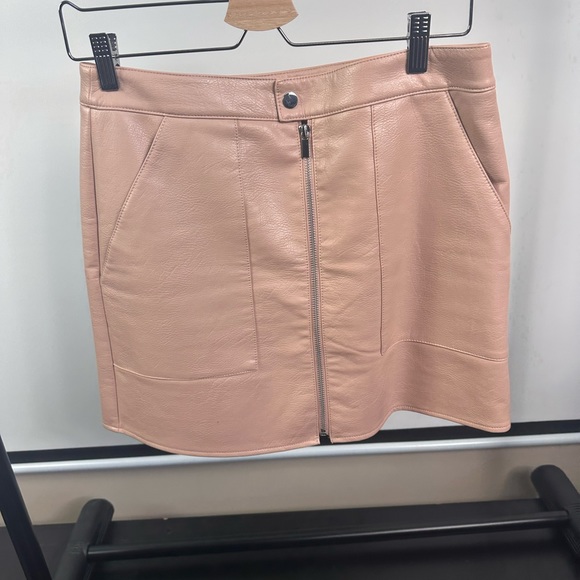 Gorgeous blush pink Bar ||| faux leather skirt (size 6) - Picture 2 of 13
